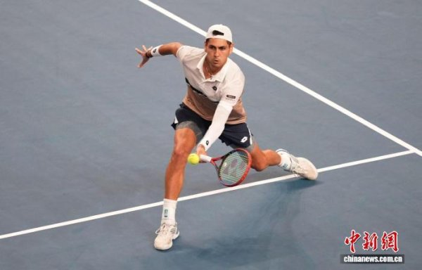 宏泰配资 “黑马”塔比洛夺得成都网球公开赛冠军